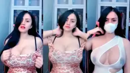 Alondra Si Montok Dengan Payudara Besar Menggoda