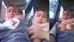 Tante Berjilbab Pamer Payudara Montok Saat Berkendara