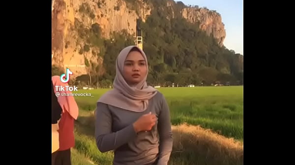 Goyang Maut Bertudung Menggoda