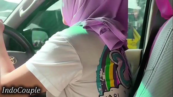Istri Berhijab Di Jakarta Terekam Video Mesum Saat Nyetir Dan Ngentot Dengan Pacar