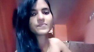 Gadis Kampus Seksi Sundar Mengocok Memeknya