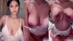Jenna Remas Payudara Montok Temannya Sambil Bantu Muncrat Di Mango