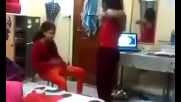 Lucah Banget Di Hostel Pake Bahasa Hindi, Bikin Ngilu Tapi Nagih