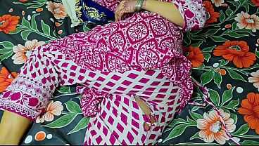 Ibu Tiri Celananya Sobek, Si Anak Tiri Langsung Hajar Memek Ibu Tiri, Pantat Bulat Mulus Digebukin.