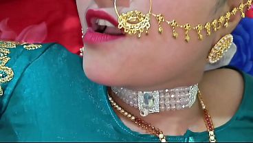 Pasangan India Seksi Bercinta Romantis Di Kamar Dengan Suara Hindi Yang Jelas