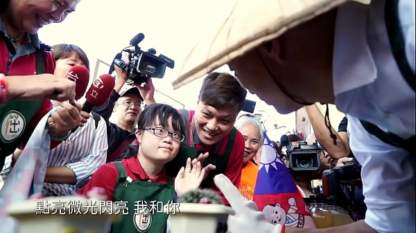 韓國瑜官方頻道點亮微光mv, 看完整個小穴都濕透了, 高潮不斷啊