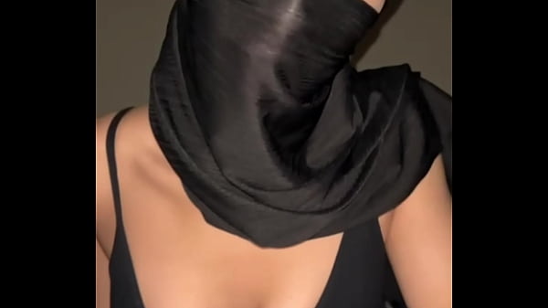Lihat Boobs Arab, Muslim, Hijabo Paling Hot Bikin Ngiler.