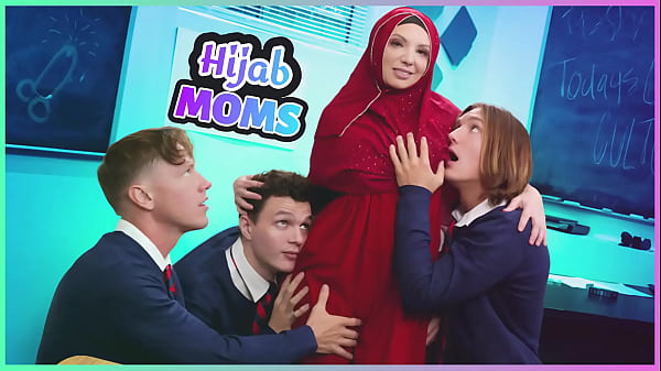 Gadis Berhijab Yang Memuaskan Tiga Pria Sekaligus
