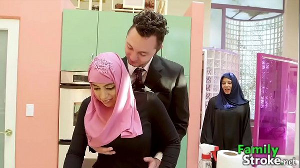 Gadis Arab Tiri Menggoda Dan Menghisap Kontol Kakak Tirinya