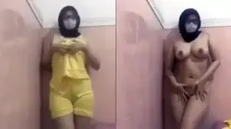 Jilbab Kuning Transparan, Tubuh Bugil Mulus Bikin Nafsu Naik.