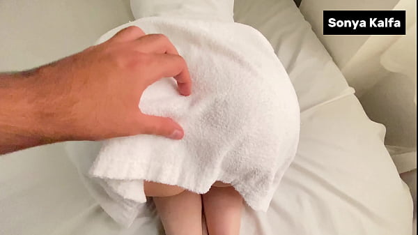 Ibu Tiri Seksi Digebrak Abis Renang