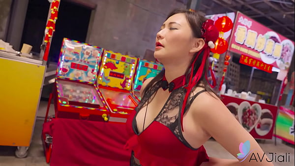 Cewek China Mio Digenjot Di Pasar Malam, Bikin Makin Greget.