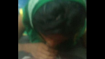 Desi Auntie Pengemis Naik Kereta Lokal, Ngocok Kontol Di Gerbong Penuh Sesak.