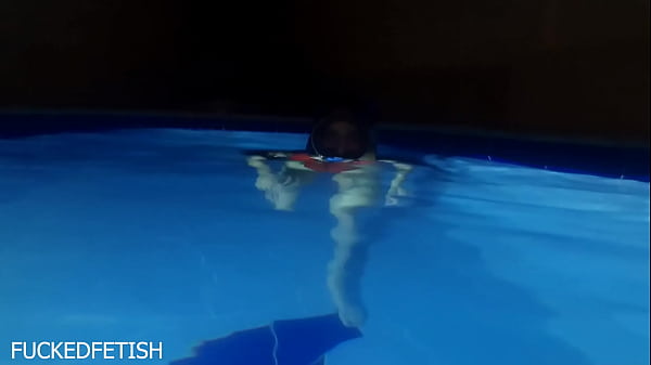 Helen Star Pakai Bikini Seksi, Masker Malam Nyetir Di Kolam Renang, Bikin Greget.