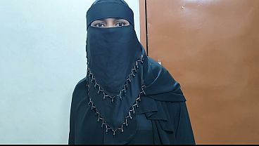 Indo Master Lagi Ngentot Istri Cantik Hijabnya Dengan Gaya Keras Di Video Rumahku.