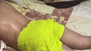 Ibu Mertua Montok Bantuin Mantu, Pijat Berubah Jadi Main Di Ranjang.