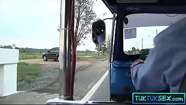 Ibu Thailand Montok Di Pinggir Jalan Digodain, Terus Diajak Main Di Mobil