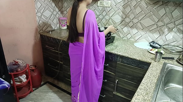 Ibu Tiri Desi India Kejutin Anak Tirinya Vivek Di Hari Ultahnya, Ngomong Mesum Pake Suara Hindi Yang Bikin Ngilu.
