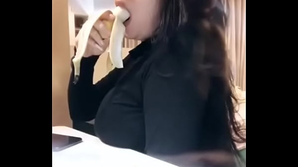 Monica Adhea, Si Model Indonesia, Bibir Muncrat Kencang, Crot Panas Bikin Mabuk.