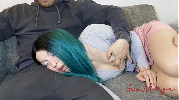 Pengen Rebahan Di Paha Kakak Tiri Biar Bisa Tidur, Tapi Malah Bikin Badan Panas Dan Nafsu Menggebu.