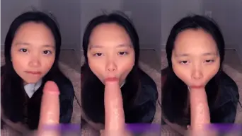 Ambiyah Ngecesin Mulut Sambil Ngencrotin Dildo Kontol