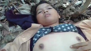 Anak Pramuka Lagi Seru-serunya Latihan Di Kebun, Celana Ketat Basah Kena Keringet, Badan Lengket Pengen Digaruk-garuk.