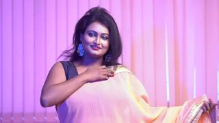Tonton Video Suchari Lepas Saree, Gaya Telanjang Bikin Greget!