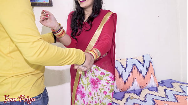 Desi Bhabhi Ngocok Kontol Dalem-dalem, Baru Di Bobok Pantatnya Keras Abis. Bokep Hindi.