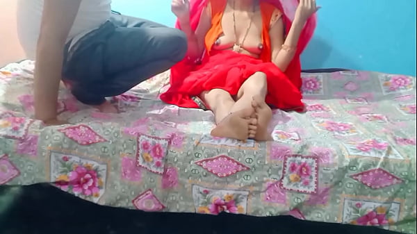 Bhabhi Ne Ghar Mein Akeli Thi, Toh Dewar Se Masti Mein Petticoat Utha Diya.