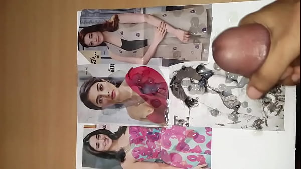 Tribute Air Mani Buat Artis India Hot Bagian 4