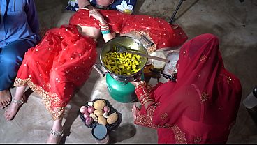 Ibu Tiri India Desi Lagi Ngentot Di Dapur Sambil Ngomong Kotor Bahasa Hindi