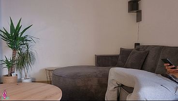 Ibu Tiri Lihat Kontol Kaku Anak Tiri Pas Lagi Bersihin, Langsung Bantu Dia Crot Di Pantat Gede Bundar.