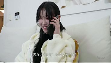 Korea – Cewek Lonenya Nangkep Tukang Servis Di Antara Pahanya