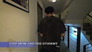 Ibu Tiri Lagi Ngajarin Muridnya Yang Panas, Udah Basah Semua
