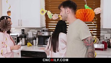 Ibu Tiri Marica Yang Seksi Langsung Dijajal Semua Anggota Keluarga, Tradisi Bebas Pakai Bikin Dia Makin Liar.