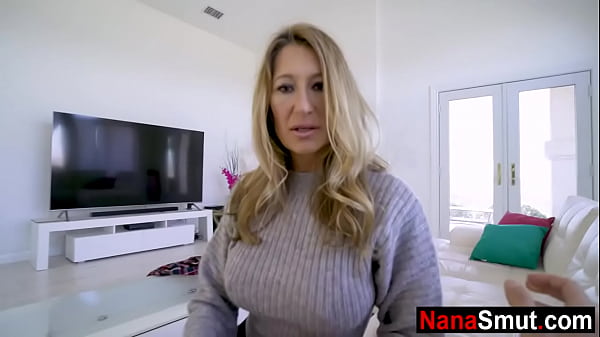 Nenek Tiri Yang Lagi Horny Minta Dikencengin Sama Cucu Tiri
