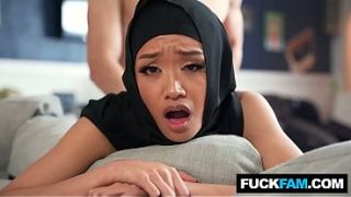 Jade Kimiko & Parker Ambrose: Hijabi Cewek Diperkenalkan Ke Budaya Amerika Yang Liar Dan Penuh Kenikmatan