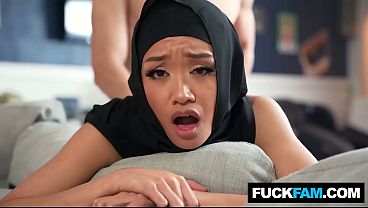Jade Kimiko & Parker Ambrose: Hijabi Cewek Diperkenalkan Ke Budaya Amerika Yang Liar Dan Penuh Kenikmatan