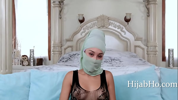 Ibu Tiri Berhijab Bikin Tenang – Cali Lee, Tapi Tanganku Gak Tenang