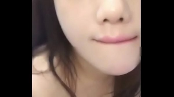 Cewek Muda China Lagi Ngeblow Gaya Hot, Bikin Makin Erotis