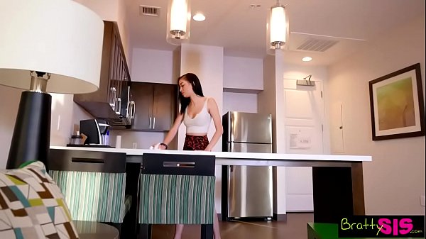 Sialan, Kakak Tiri Nakal—si Adik Nancep Terus Malah Minta Lagi, Episode Panas S9:e4