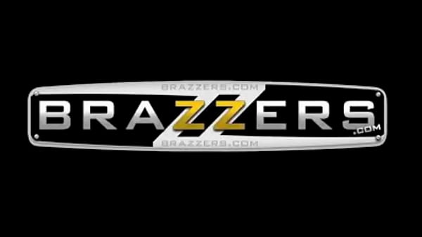 Tonton Bokep Brazzers, Bintang Porno Montok Dengan Toket Gede Bikin Tegang