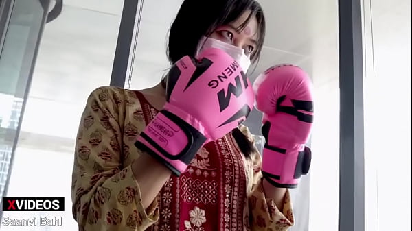 Desi Cage Fighter Cewek, Pukulannya Bikin Basah, Kayak Pro.