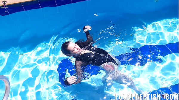 Jessica Bunny Main Basah-basahan Di Kolam Renang, Gerakan Tubuhnya Bikin Ngiler