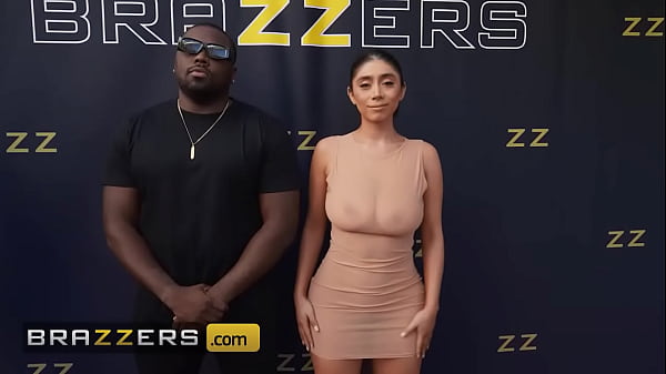 Brazzers – Violet Myers Pamerin Lubang Pantat Ke Paparazzi