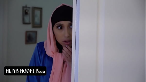 Gadis Muslim Cantik Berhijab Pantat Montok Minta Digebukin Kontol Keras Instruktur Mesum