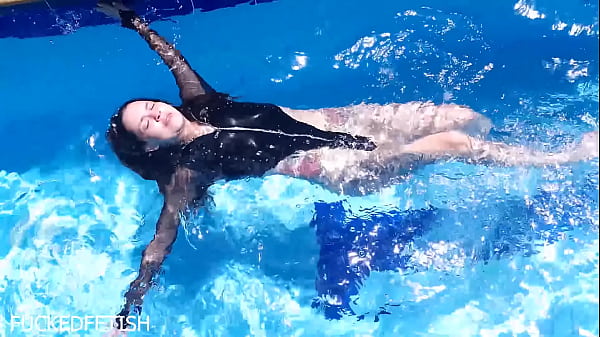 Bikin Jessica Bunny Basah Kuyup Di Bawah Air, Pake Latex Ketat Bikin Melek.