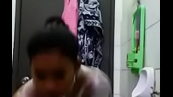 Narsis Abis, Mukanya Sengaja Diangkat Biar Keliatan Basah, Bikin Ngiler