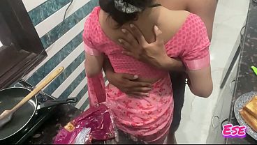 Desi Bhabhi Ki Chudai Jab Wo Kitchen Mein Khana Bana Rahi Thi, Garmi Aur Ras Bhara Maza.