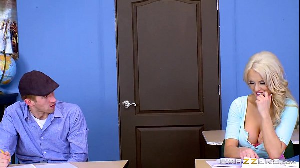 Ngentot Bareng Kenzie Taylor Di Sekolah, Toket Gede Digebukin Di Kelas
